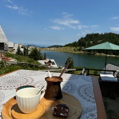 Prokosko Jezero Zlatna Koliba